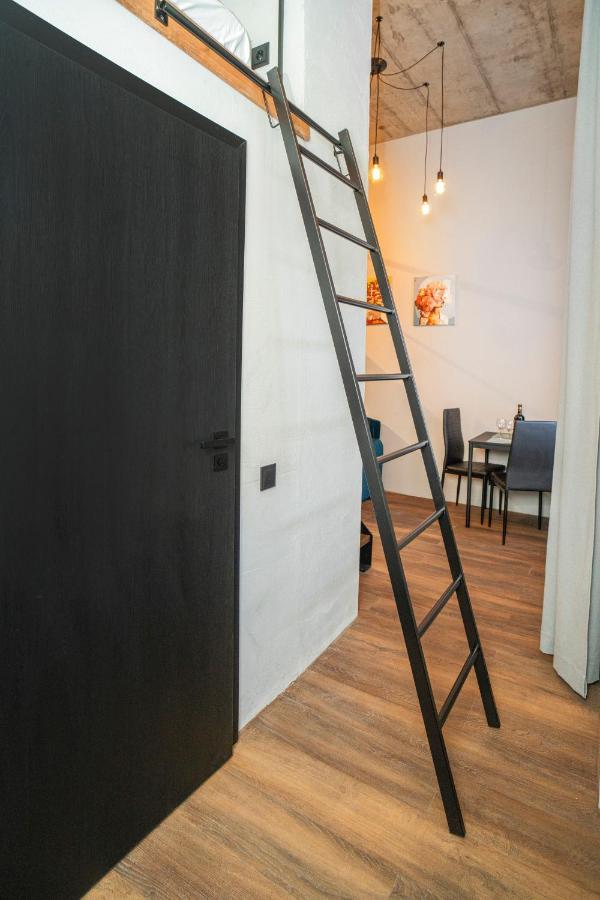 Teeny Tiny Lofts In Center Kaunas Esterno foto